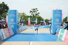 欧文突破两人防守完成得分